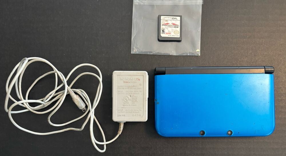 Nintendo 3DS XL Blue-Black Handheld Authentic Tested -Mariokart DS & OEM Charger